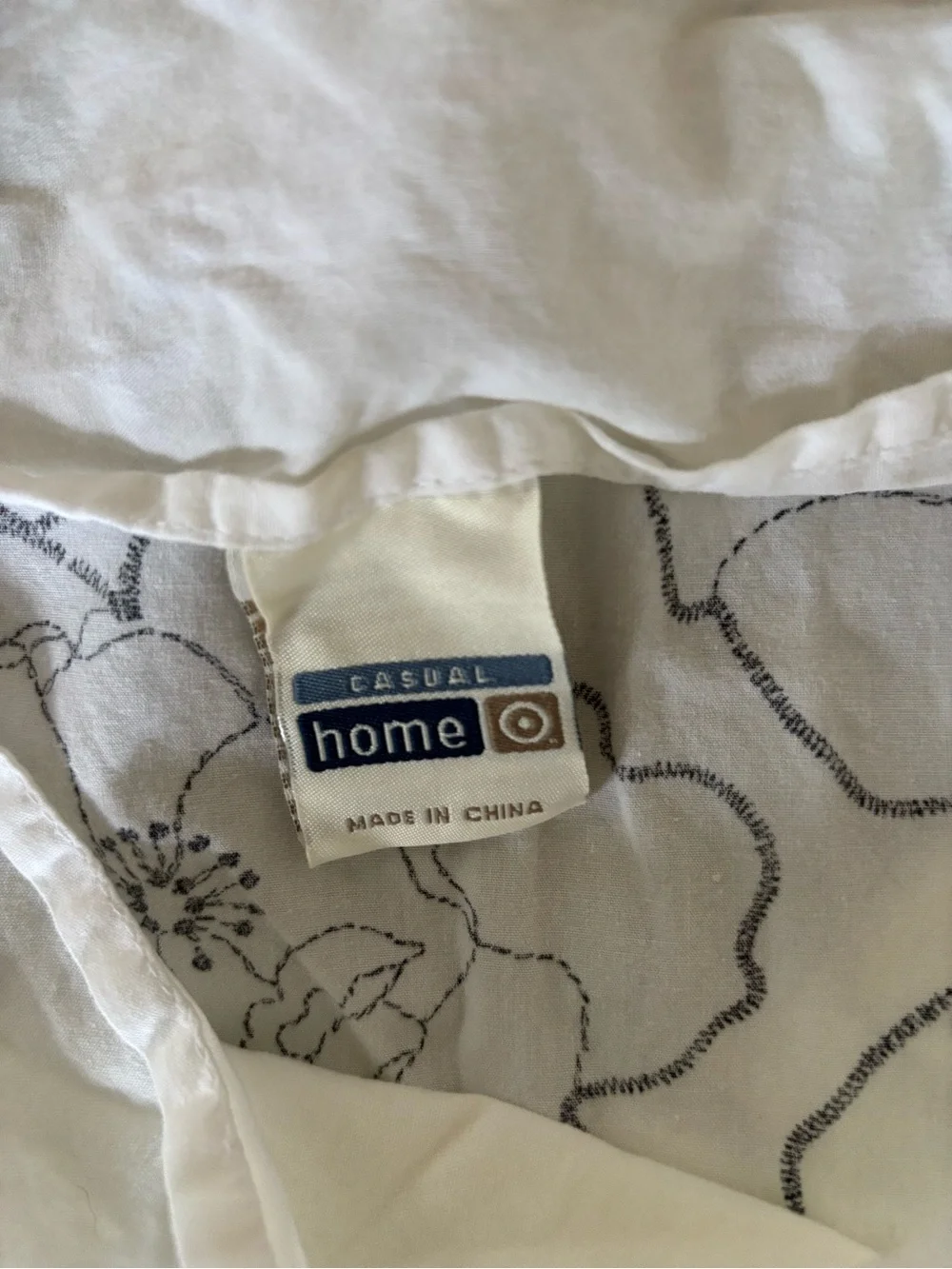Queen size bedsheets, 2 standard pillowcases and 2 standard pillow shams.